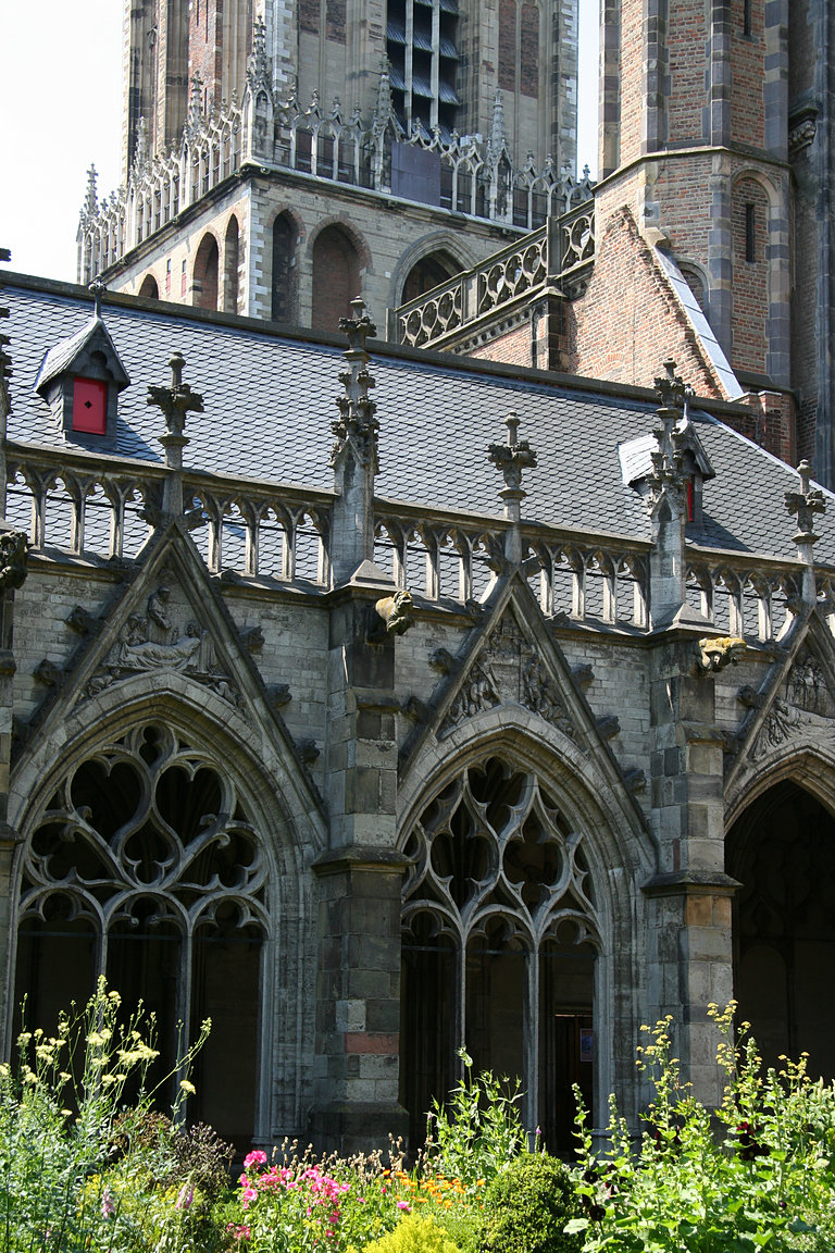 Utrecht, Domkerk - cloister garden