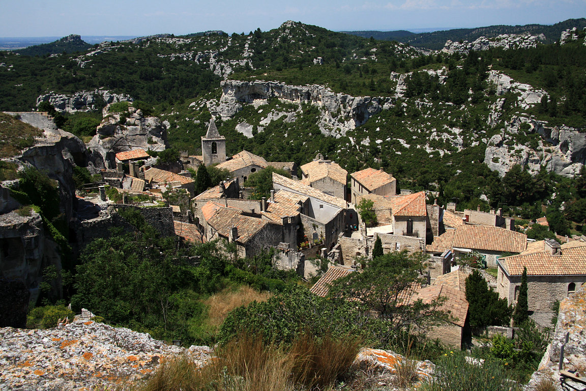 hrad Les Baux - podhrad