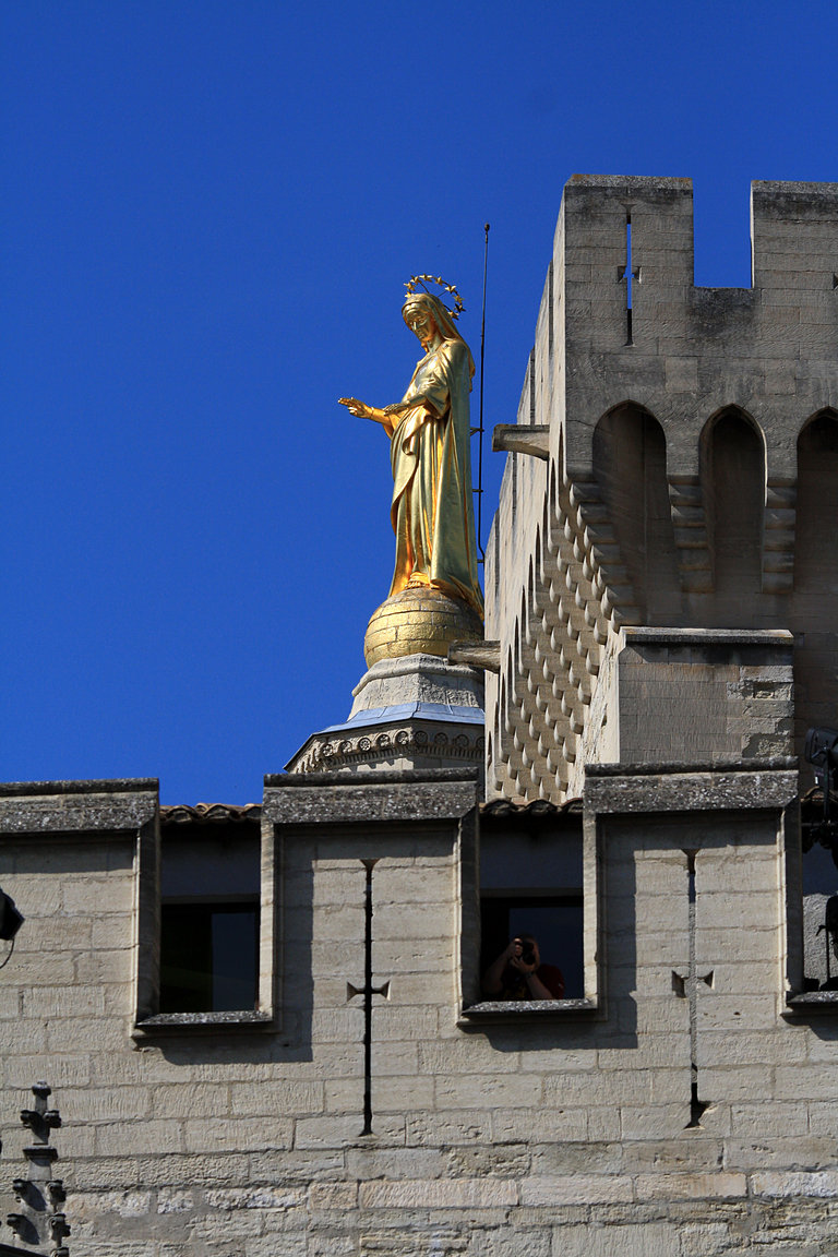 Avignon - papesk palc, fotm na stee jedn z v