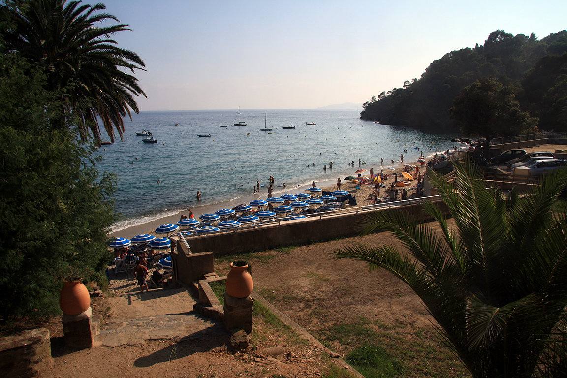 veern koupac zastvka, snad v Rayol-Canadel-sur-Mer