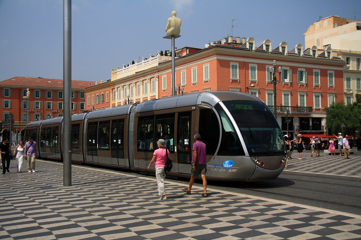 Nice - akumulan tramvaje nepotebuj smetk