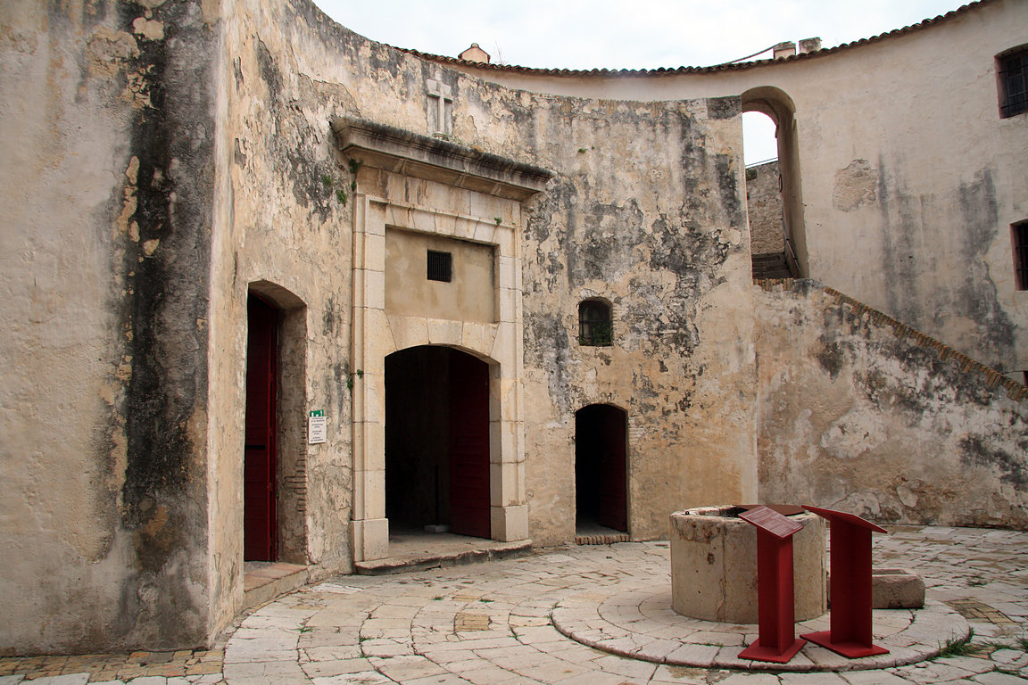 Antibes - pevnost Fort Carr, uvnit